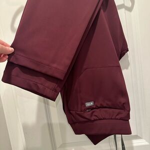 Figs FormX Bergundy slim tapered scrub pants